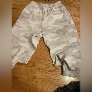 PINK camo sweatpants, perfect condition, with the logo and side pockets